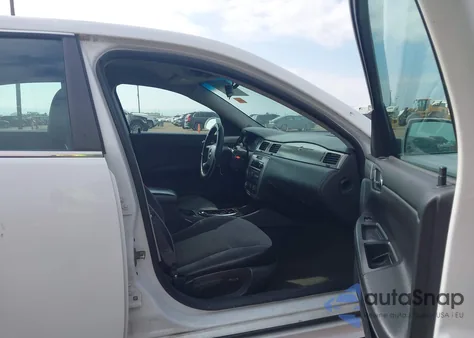 2014 Chevrolet Impala Limited Police z USA, uszkodzony, nr VIN 2G1WD5E33E1177886